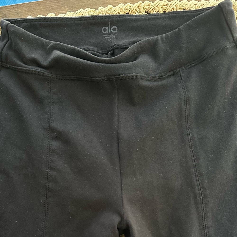 Black High-Waist Flutter Leggings - Picture 3 of 5